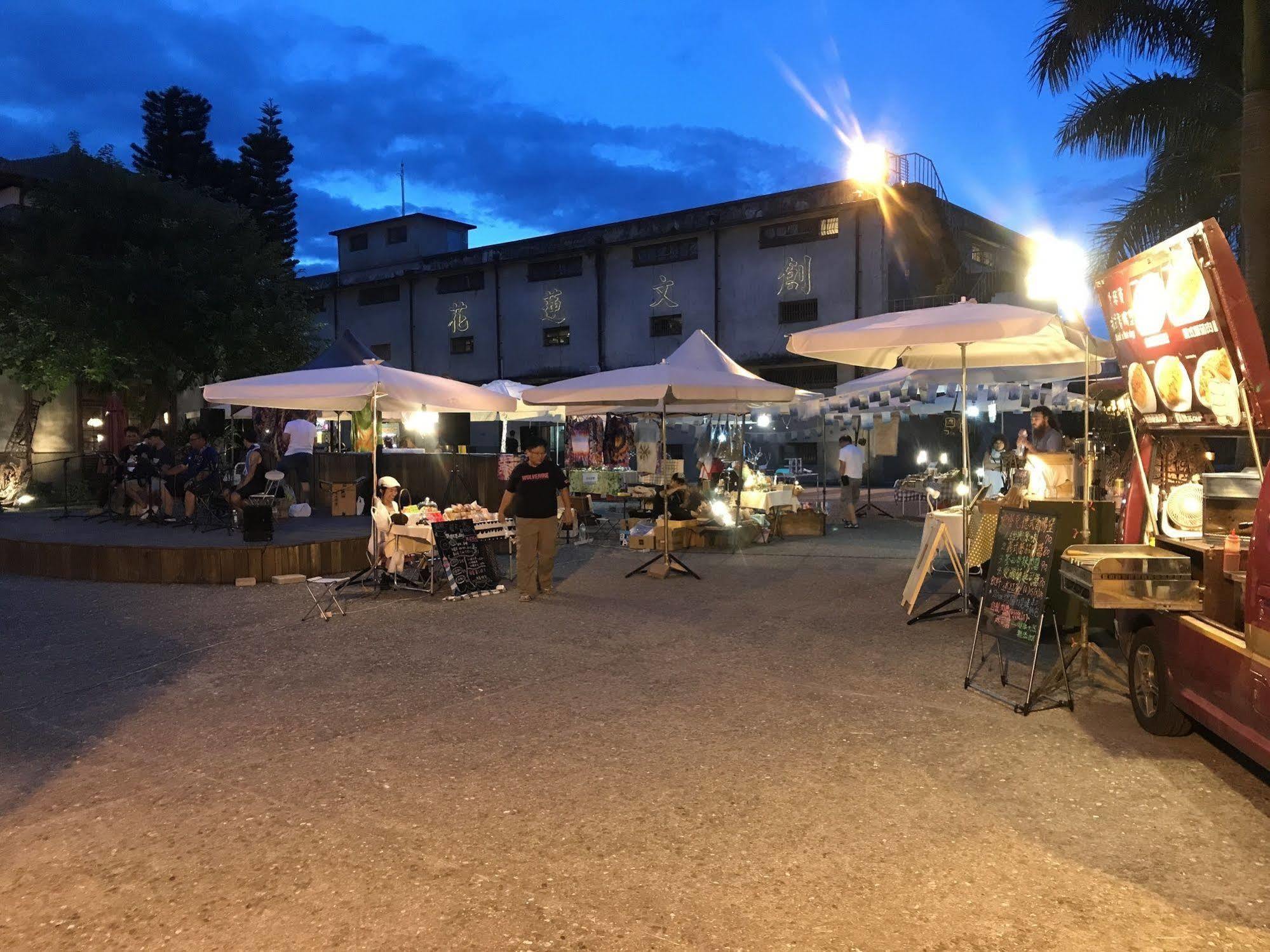 花蓮歐洲之星民宿 文創園區旁 鄰香榭大道 名產街 近東大門夜市 太平洋公園 杰西廣場 Хуалянь Экстерьер фото